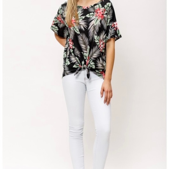 Ruffle sleeve Top - Picture 4 of 10